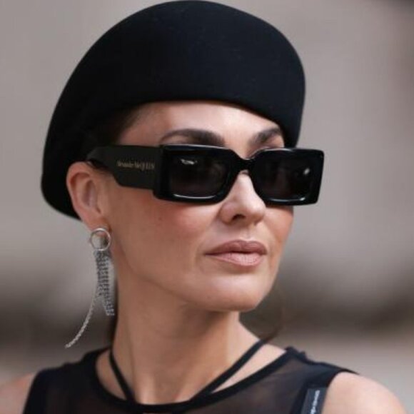 NEW ALEXANDER MCQUEEN AM0433S 001 BLACK SQUARE SUNGLASSES - Picture 1 of 5